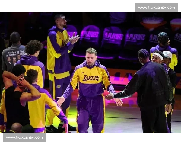 顶薪拒降！詹姆斯铁心离队，湖人重建东契奇时代开启