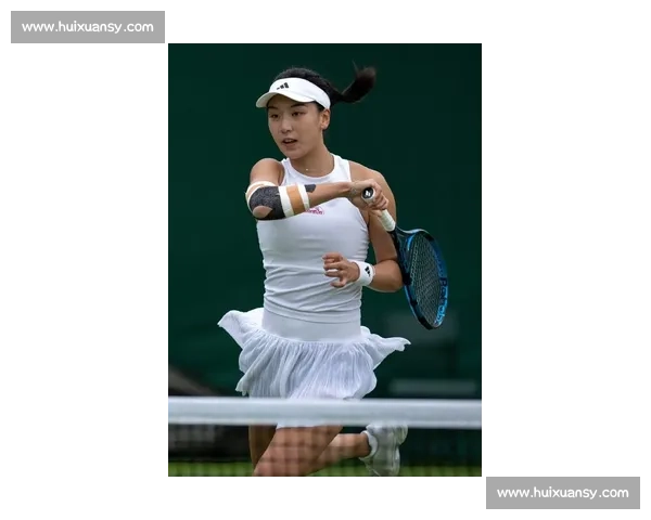 温网激战！王欣瑜强势晋级，下轮 CCTV5 直播，一起为中国金花助威！