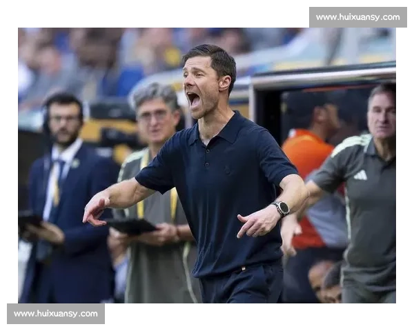 小因扎吉征服沙特！世俱杯爆冷掀翻曼城，发布会掌声雷动见证战术大师